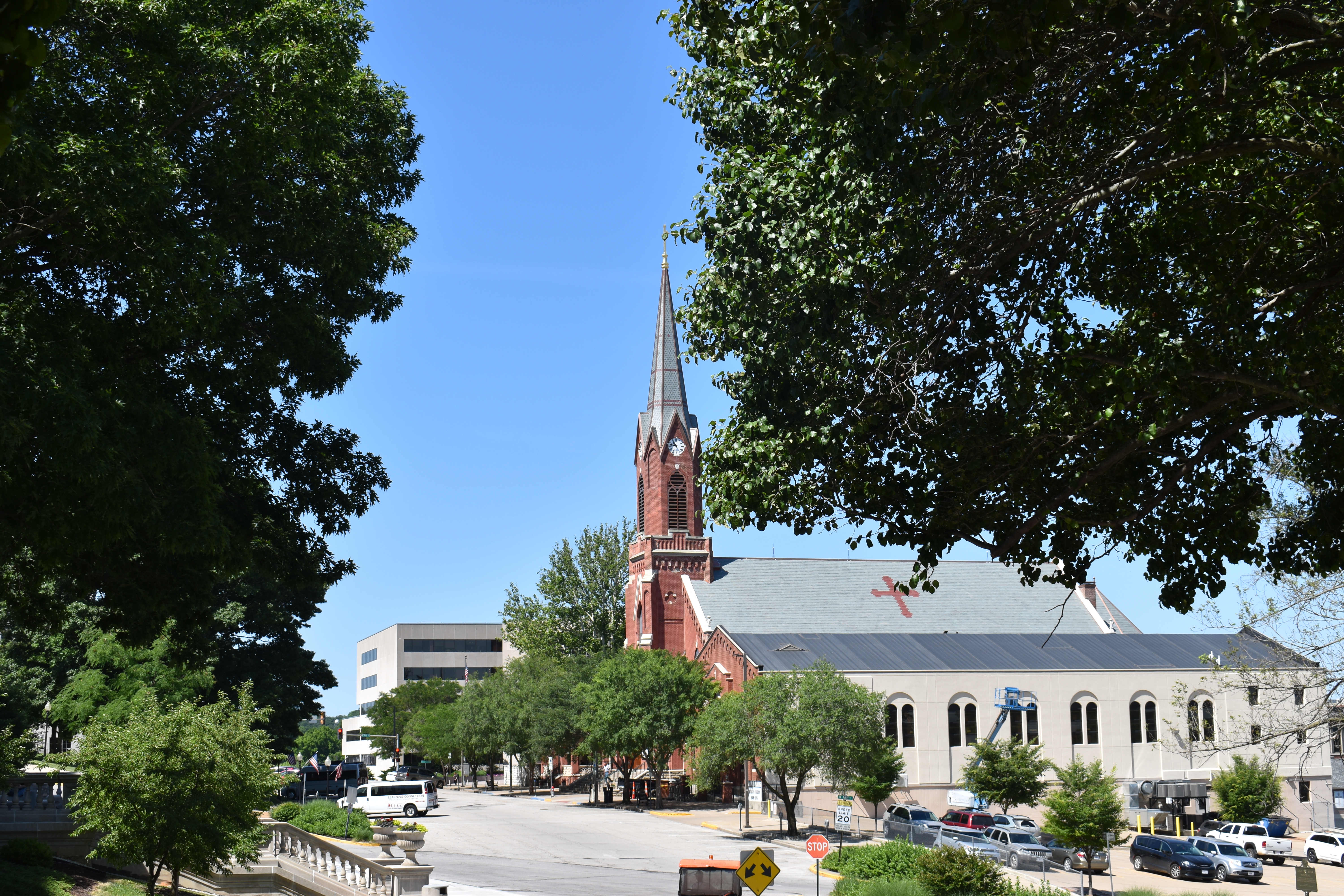 St Peters Church next to the Missouri state capitol.